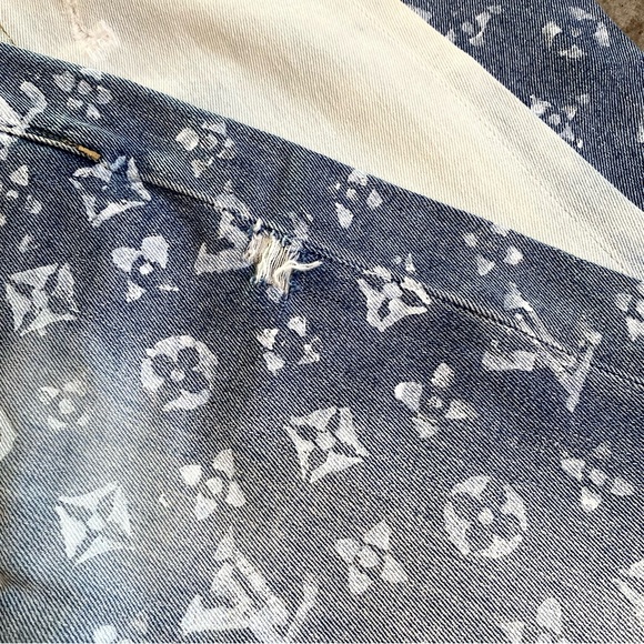 American eagle hand painted Louis V split bleach dye mom jeans - Picture 4 of 5